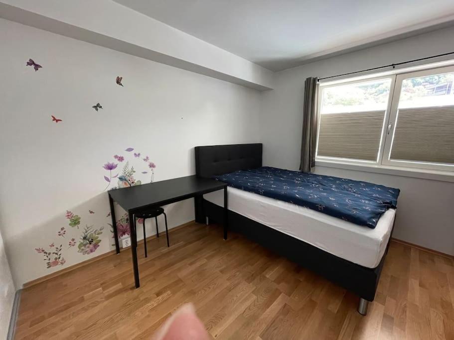 3 Sleeping Rooms For 82M2 Which Direct Traffic To Airport And City Center Bergen Exterior photo
