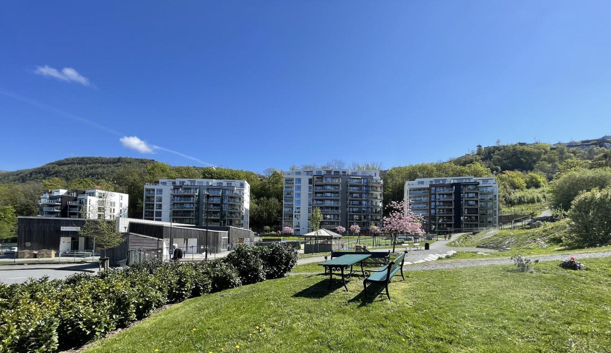 3 Sleeping Rooms For 82M2 Which Direct Traffic To Airport And City Center Bergen Exterior photo